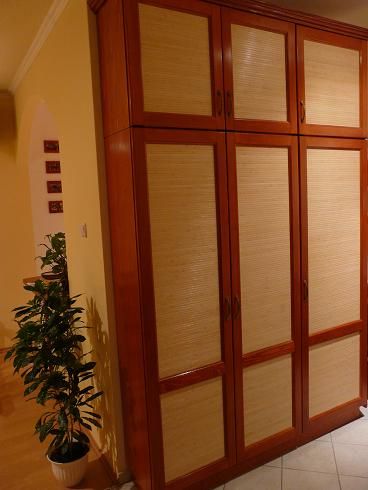 fenyő szekrény bambusz betéttel
